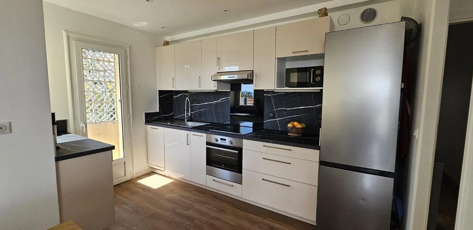 בית אירוח Cannes Sea View Room, Balcony & Private Bathroom, Beach