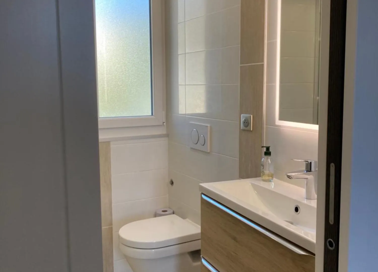 Cannes Sea View Room, Balcony & Private Bathroom, Beach 0*,